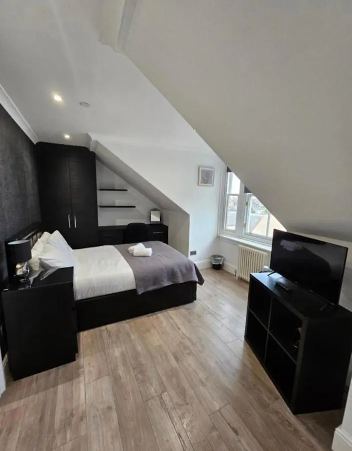 Luxury Double Room With Private Bathroom Edinburgh